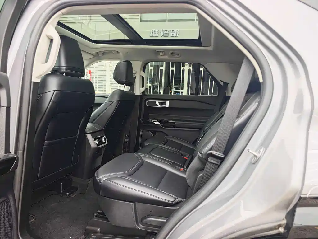 Ford Explorer — миниатюра 13