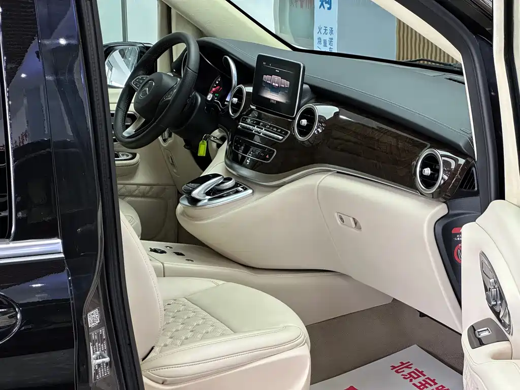 Mercedes-Benz V-Class — миниатюра 13