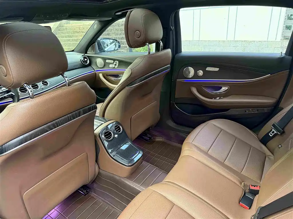 Mercedes-Benz E-Class — миниатюра 7