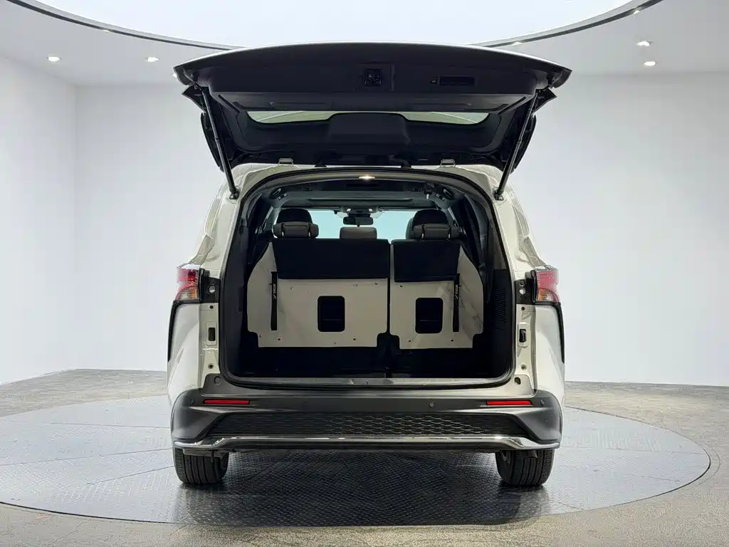 Toyota Granvia — миниатюра 14