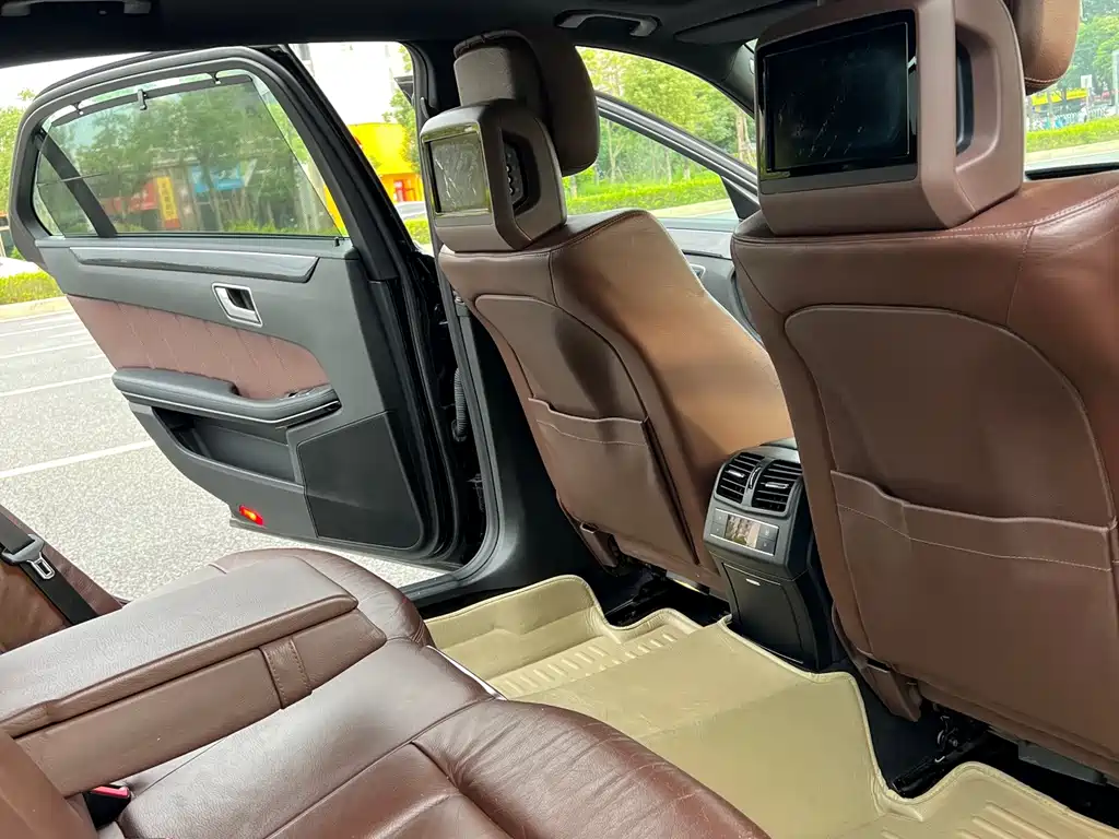 Mercedes-Benz E-Class — миниатюра 9