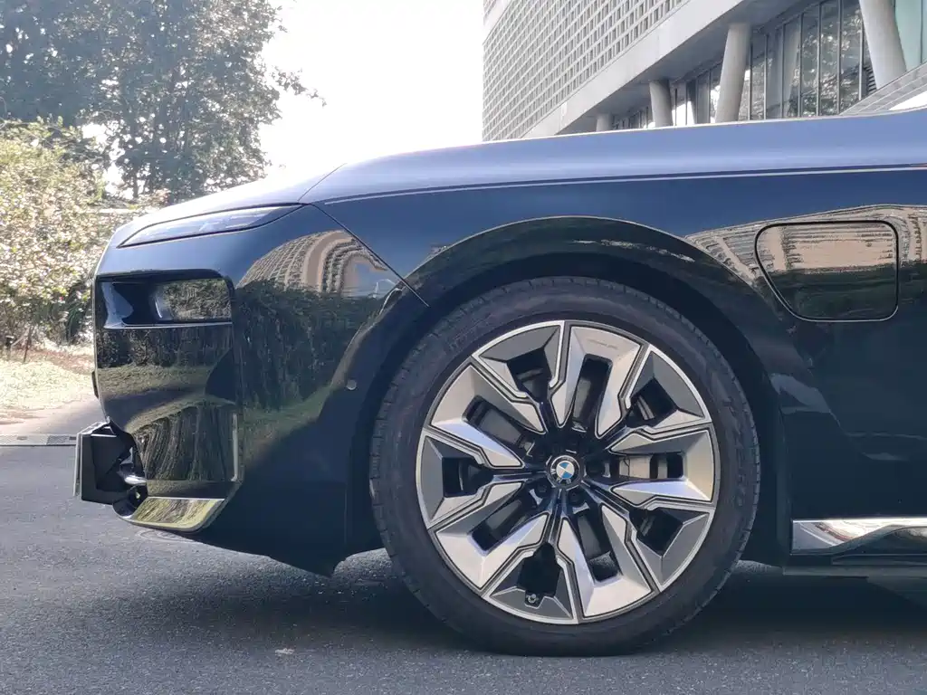 BMW i7 — миниатюра 8