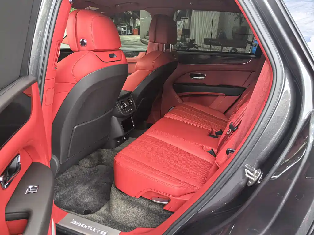 Bentley Bentayga — миниатюра 6