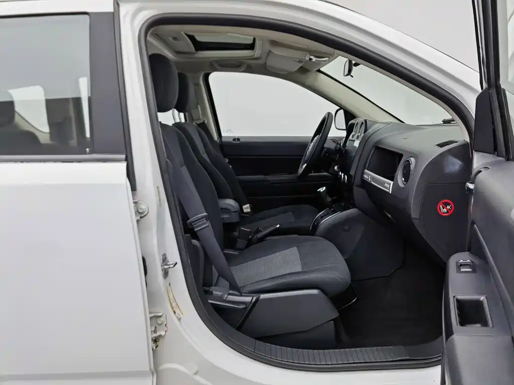 Jeep Compass (Import) — миниатюра 23