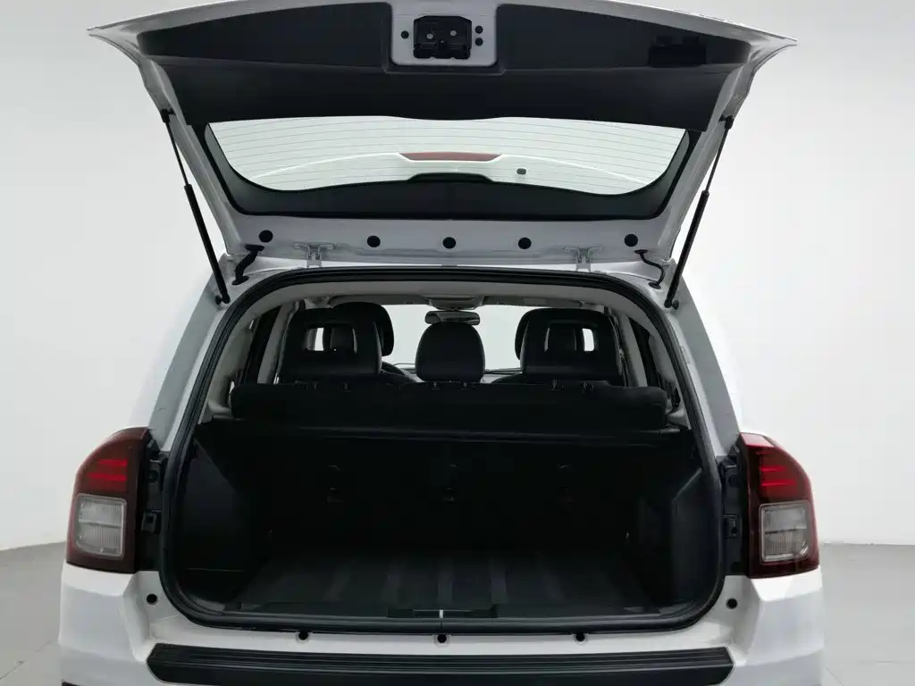 Jeep Compass (Import) — миниатюра 16