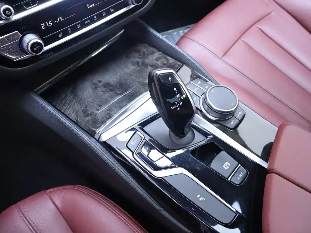 BMW 5 Series — миниатюра 12