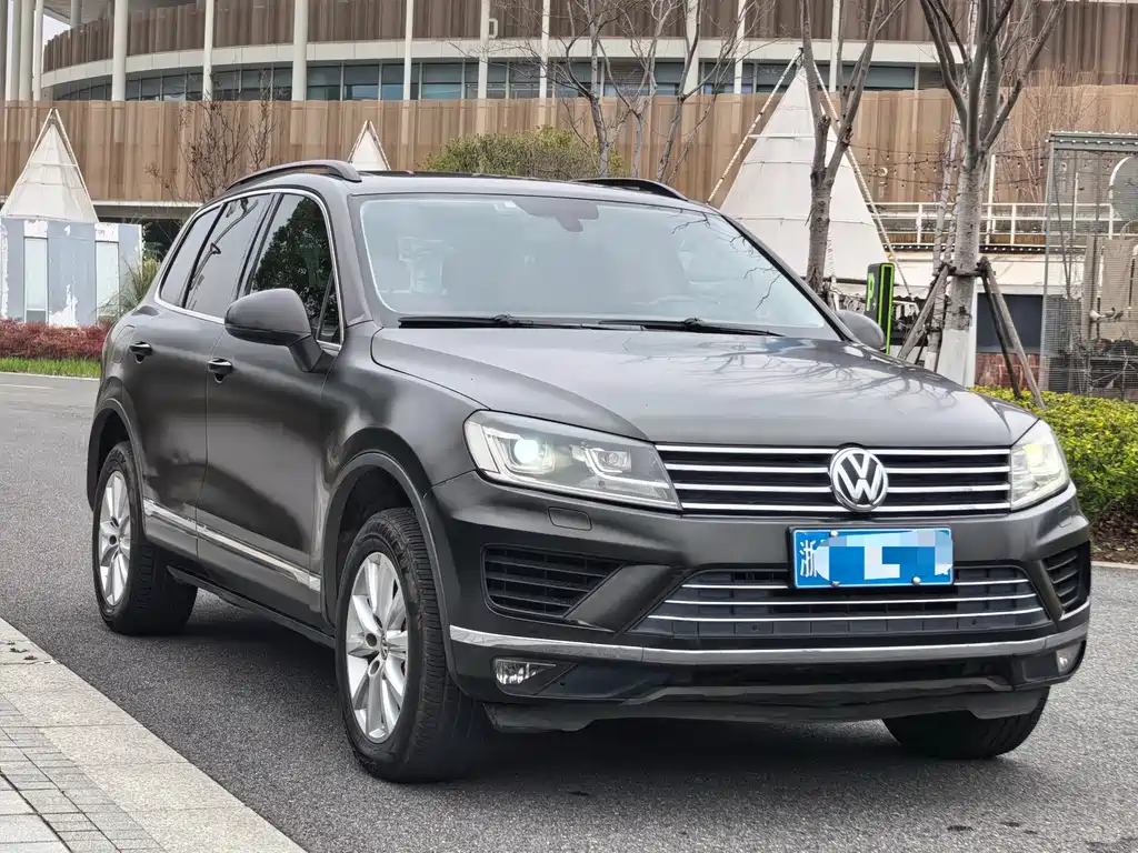 VOLKSWAGEN TOUAREG