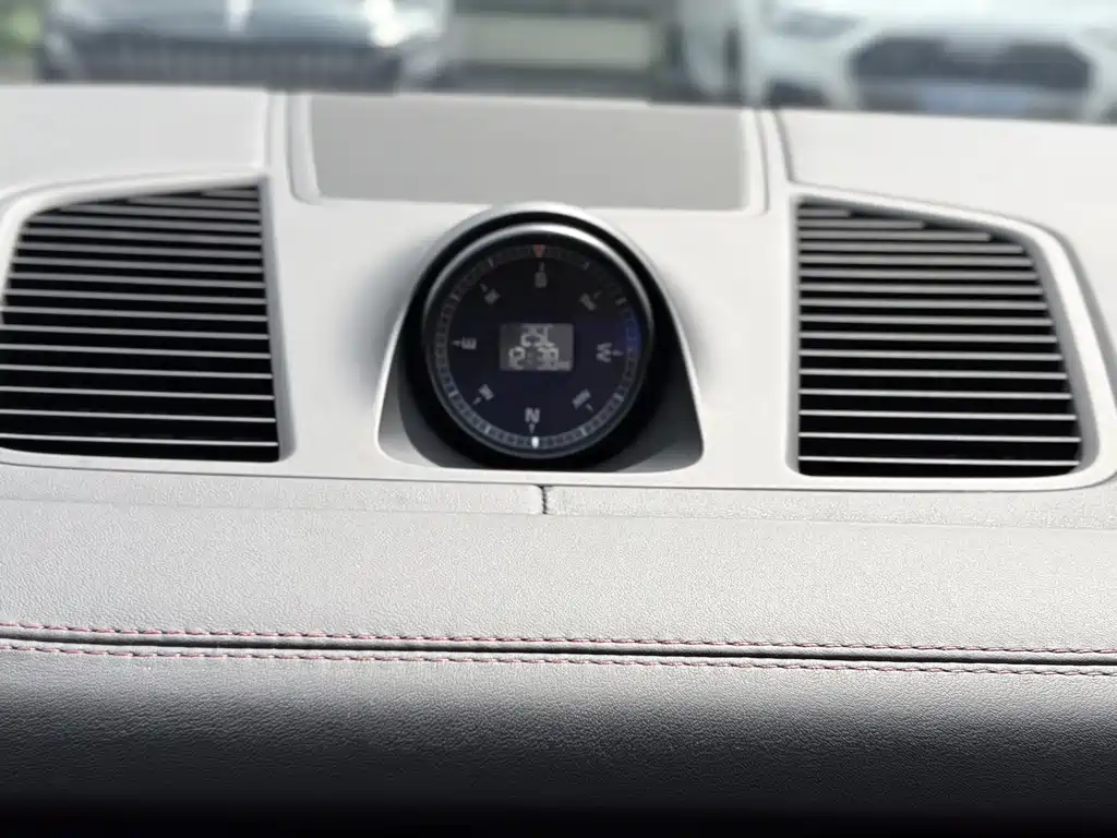 Porsche Cayenne — миниатюра 13