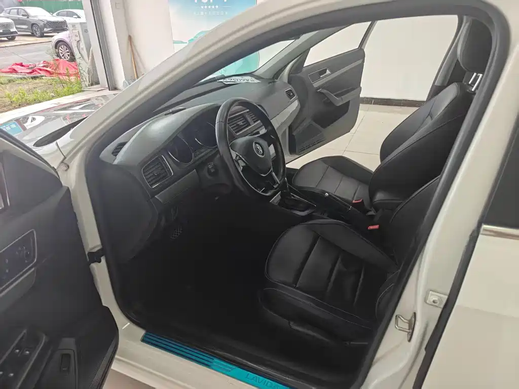 Volkswagen Lavida — миниатюра 5