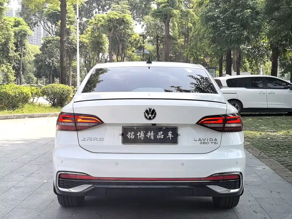 Volkswagen Lavida — миниатюра 5