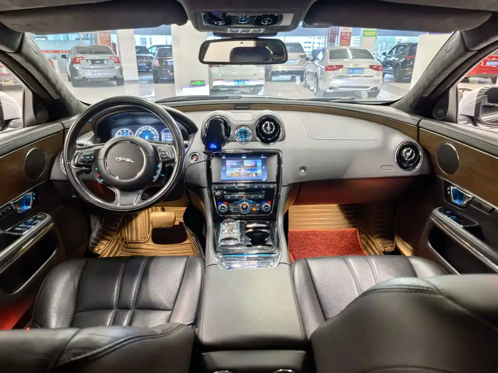 Jaguar XJ — миниатюра 9