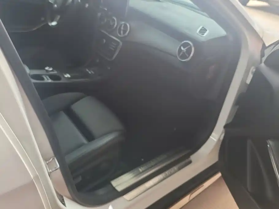 Mercedes-Benz GLA — миниатюра 8