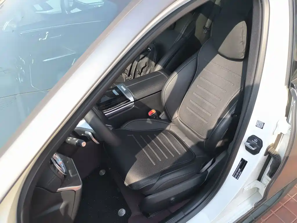 Mercedes-Benz C-Class — миниатюра 15