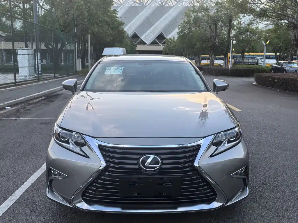 Lexus ES — миниатюра 2