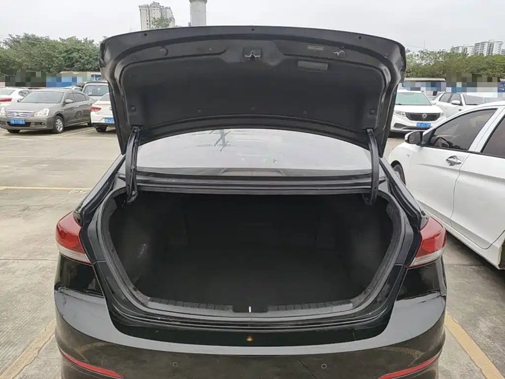 Hyundai Elantra — миниатюра 19