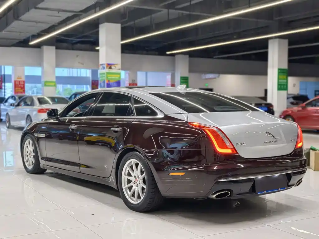Jaguar XJ — миниатюра 6