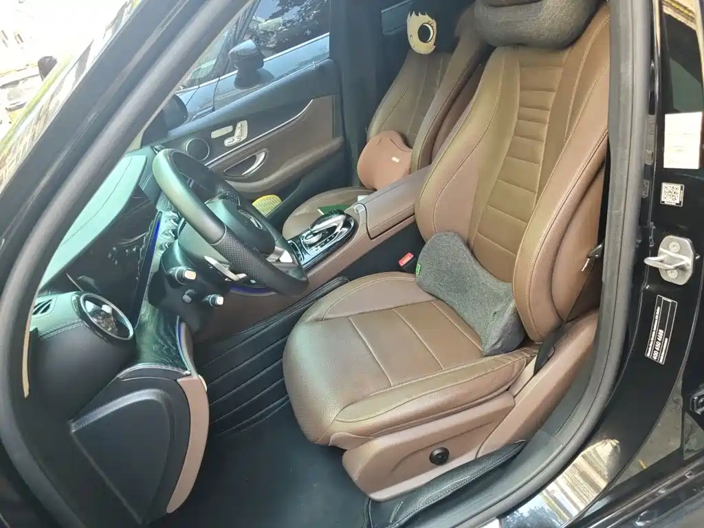 Mercedes-Benz E-Class — миниатюра 11
