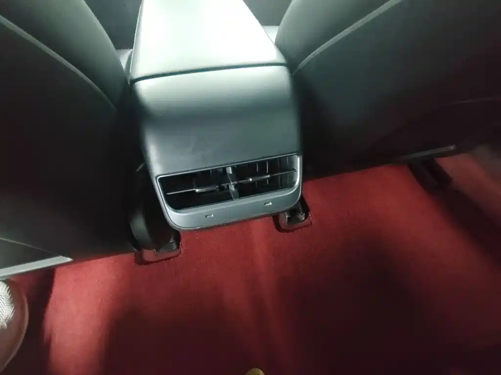 Tesla Model 3 — миниатюра 11