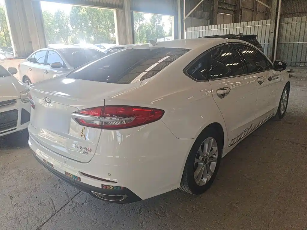 Ford Mondeo — миниатюра 7