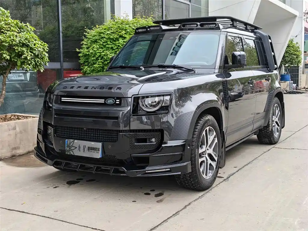 Land Rover Defender 2025