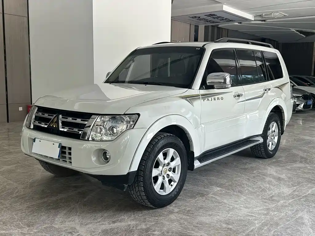 Mitsubishi Pajero (Import)