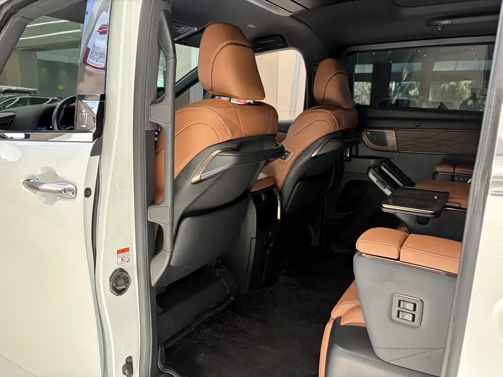 Toyota Vellfire — миниатюра 13