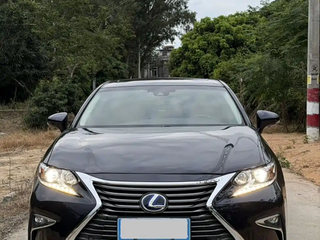Lexus ES