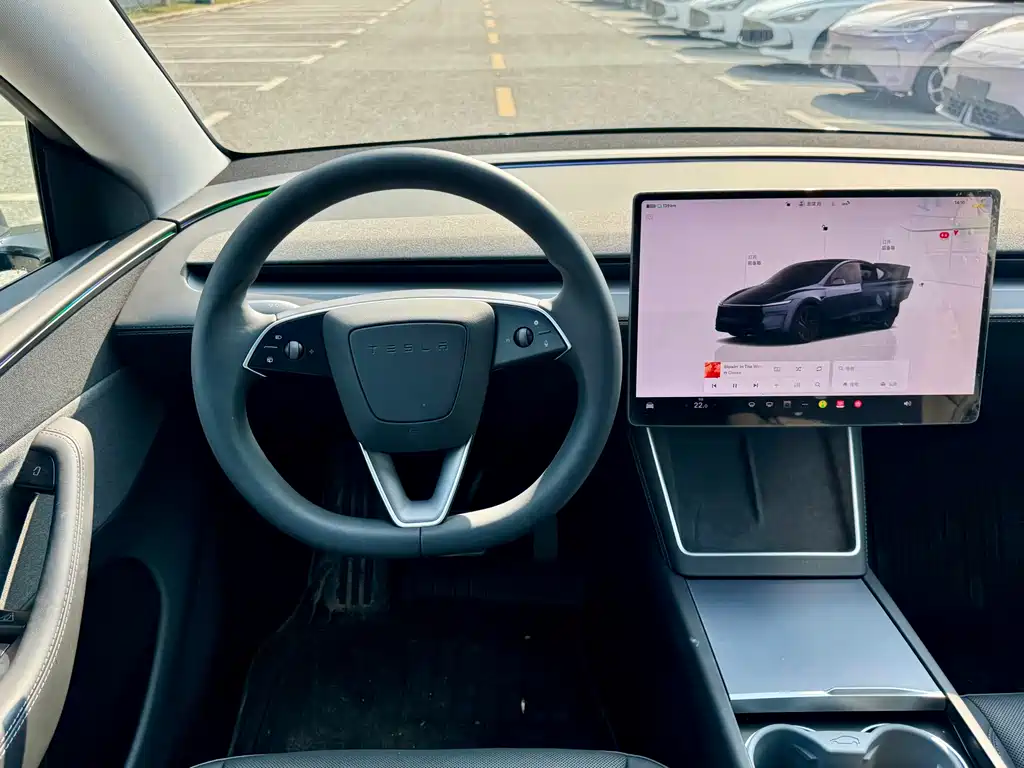 TESLA MODEL Y