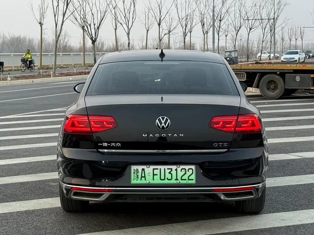 VOLKSWAGEN MAGOTAN GTE PLUG IN HYBRID