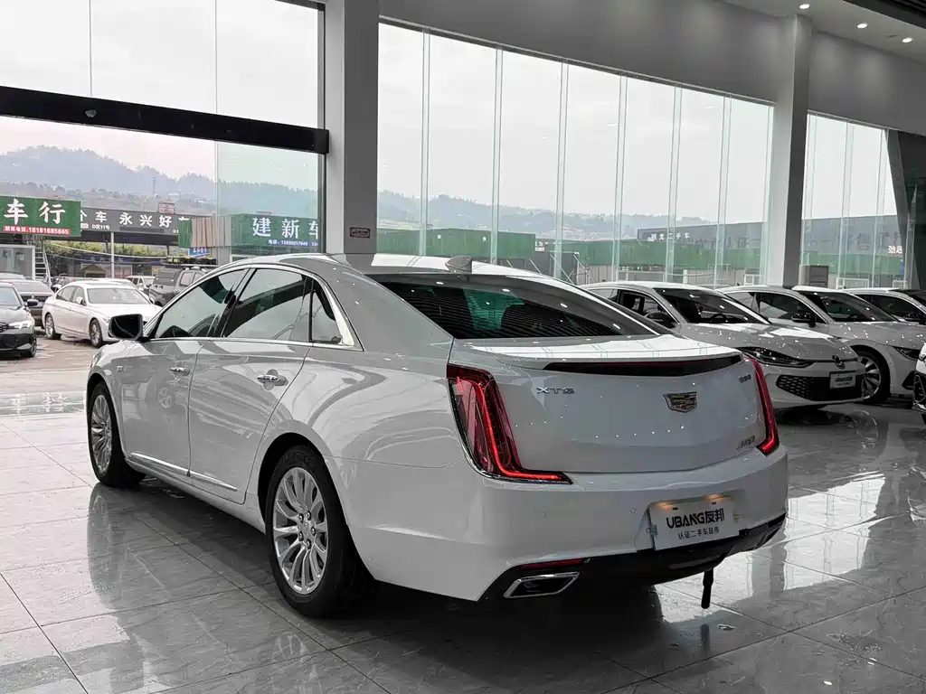 CADILLAC XTS