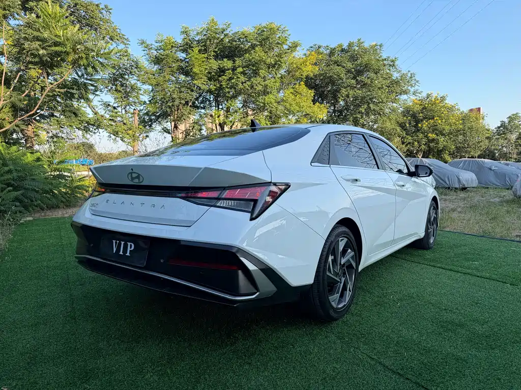 Hyundai Elantra — миниатюра 6
