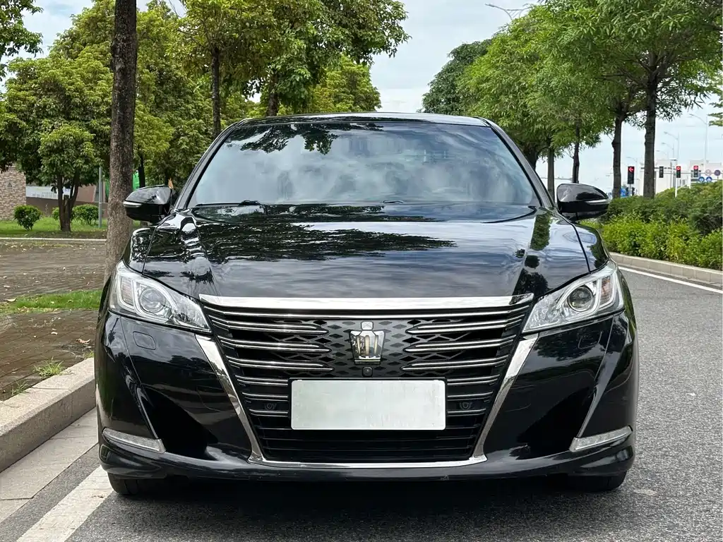 Toyota Crown — миниатюра 2