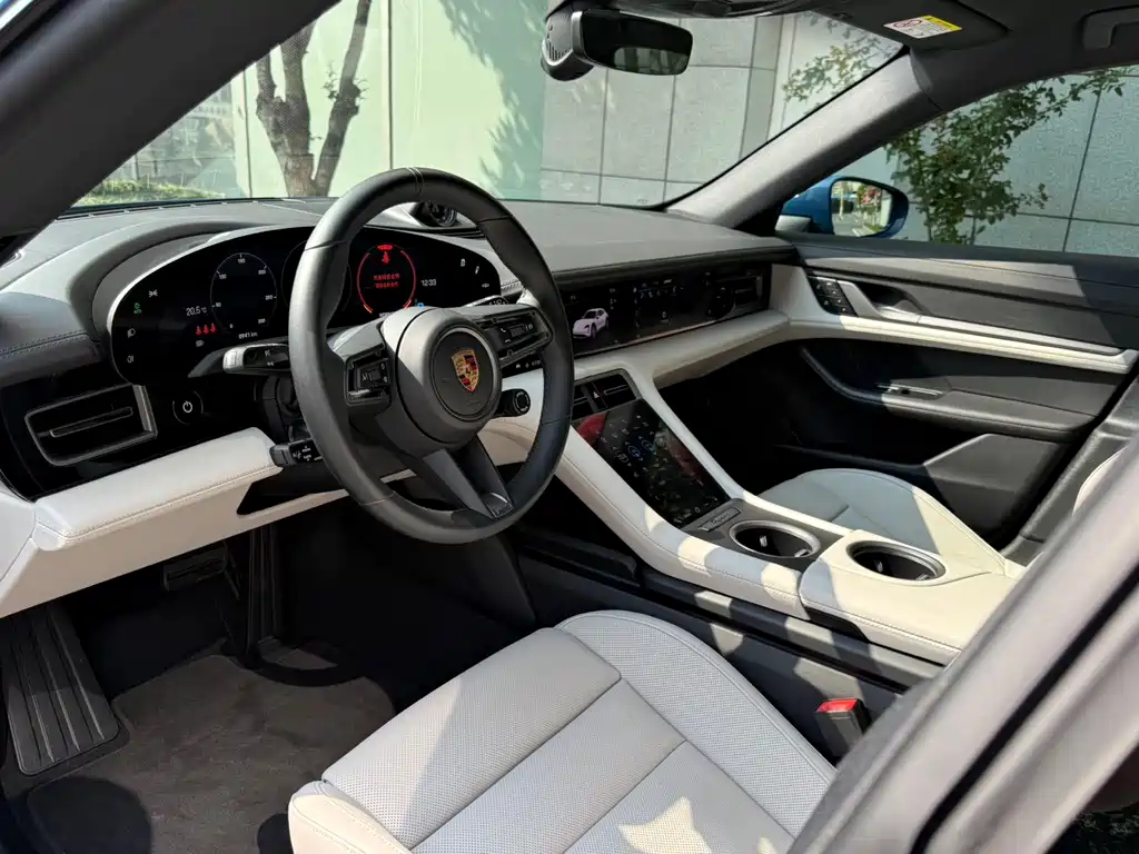 Porsche Taycan — миниатюра 10
