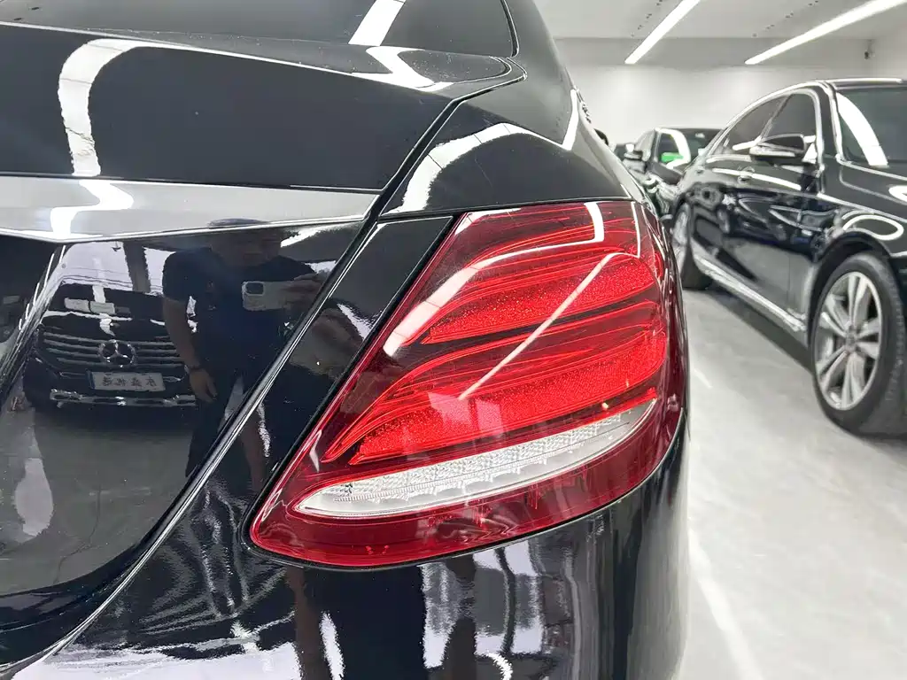 Mercedes-Benz E-Class — миниатюра 21
