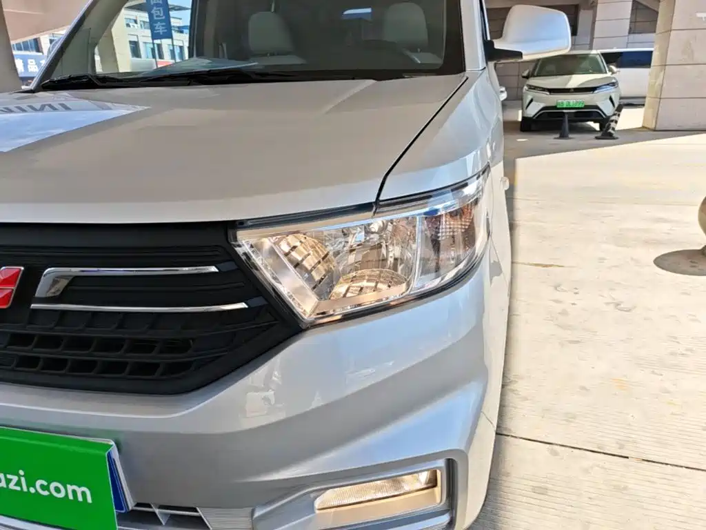 Wuling Hongguang V — миниатюра 24