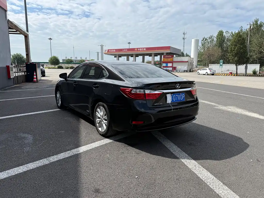 Lexus ES — миниатюра 7