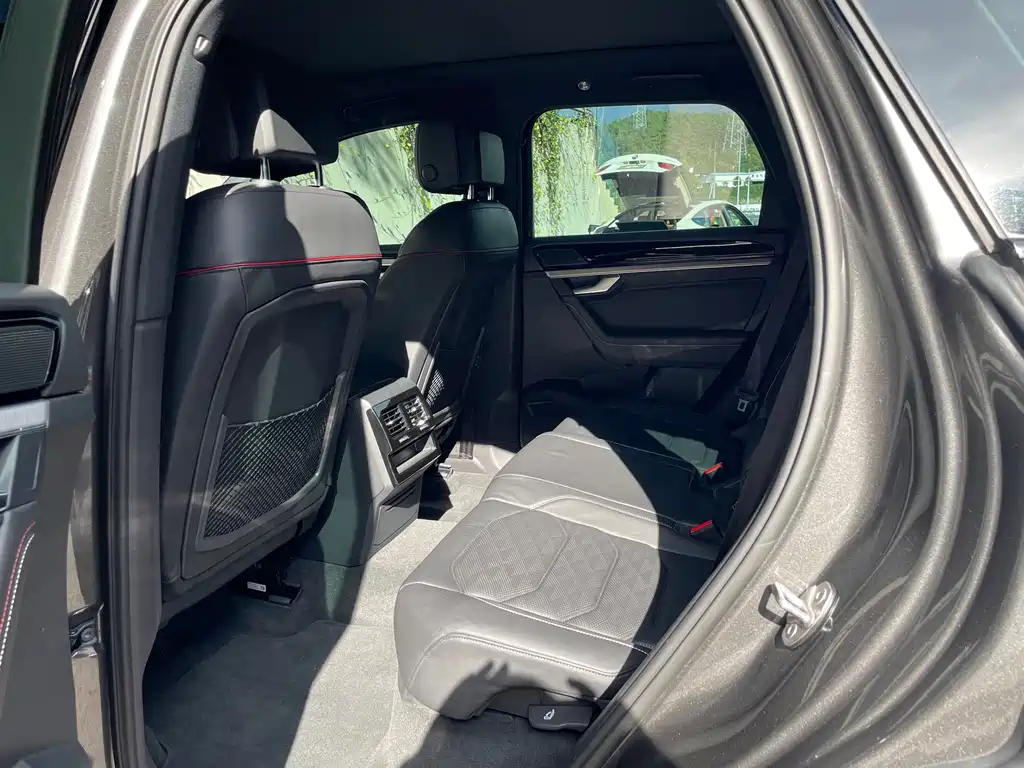 Volkswagen Touareg — миниатюра 9