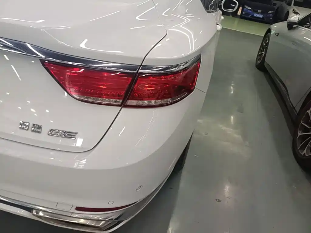 Geely Borui Hybrid — миниатюра 8