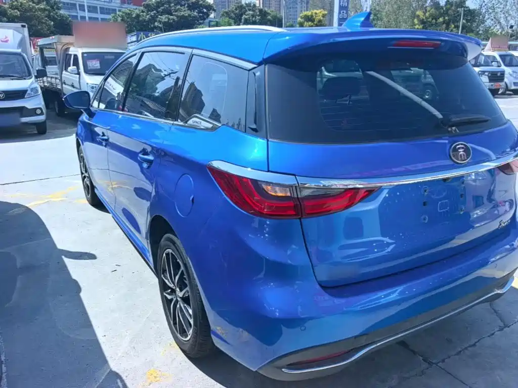BYD MAX — миниатюра 5