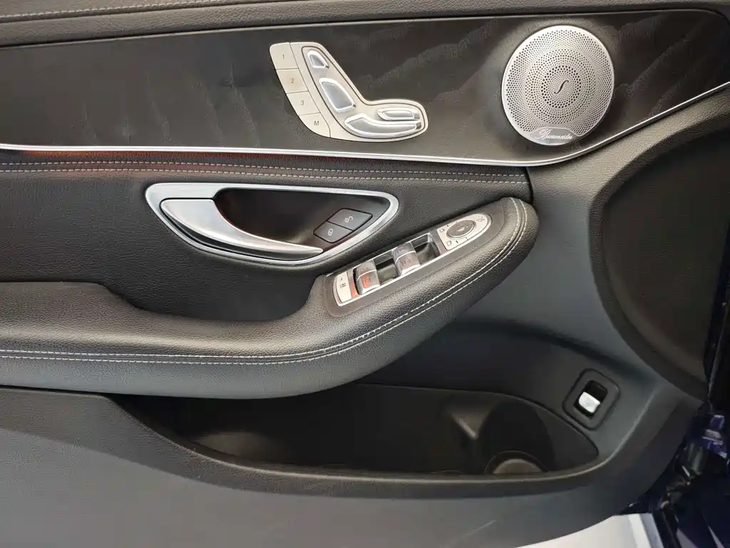 Mercedes-Benz C-Class — миниатюра 3