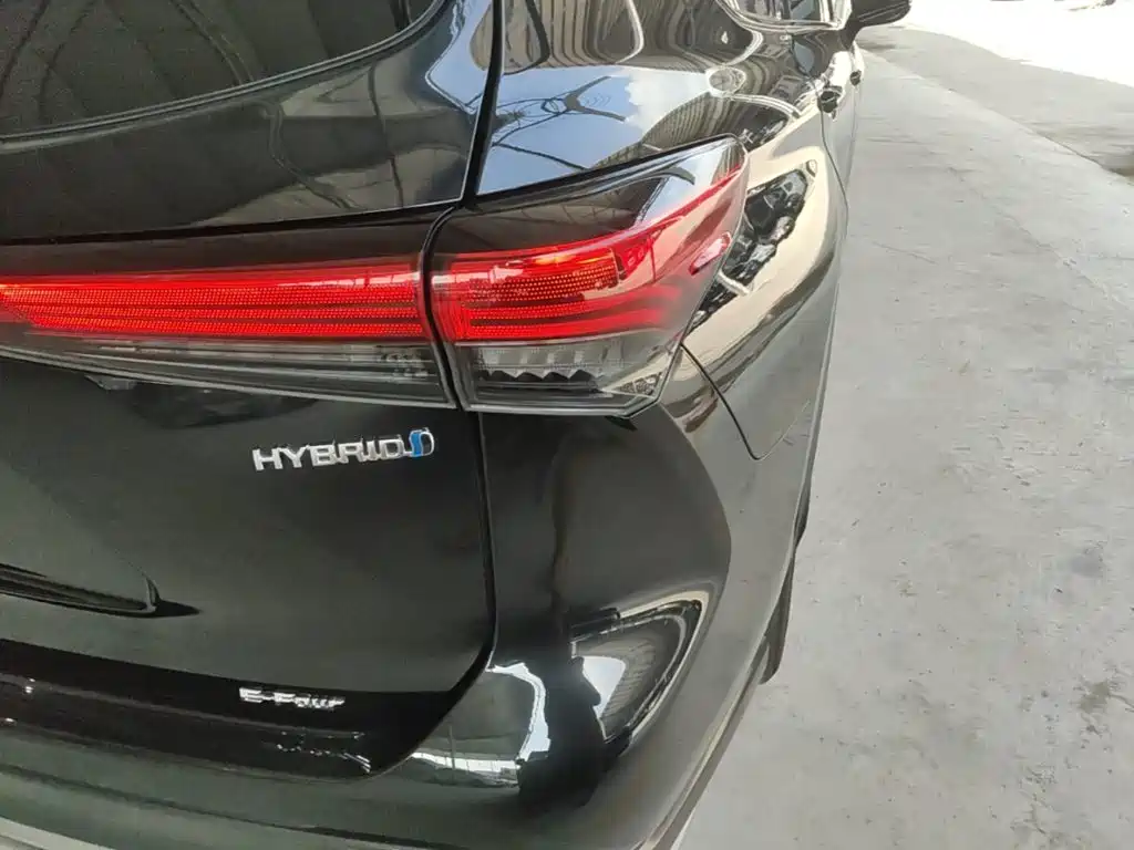 Toyota Crown Kluger — миниатюра 8