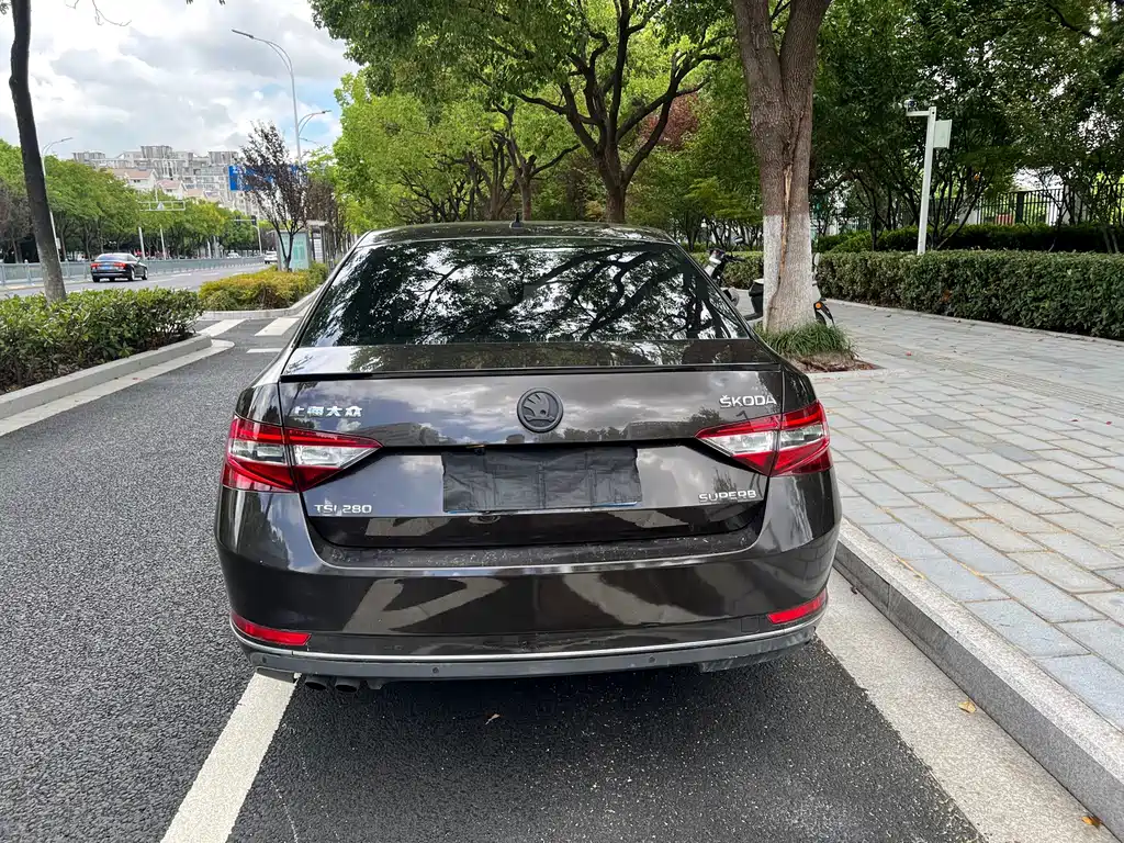 Skoda Superb — миниатюра 6