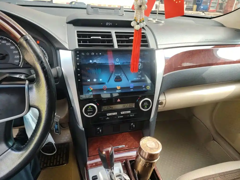 Toyota Camry — миниатюра 9