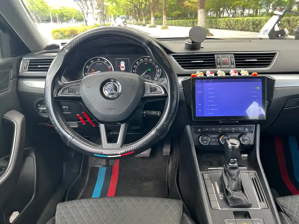 Skoda Superb — миниатюра 10
