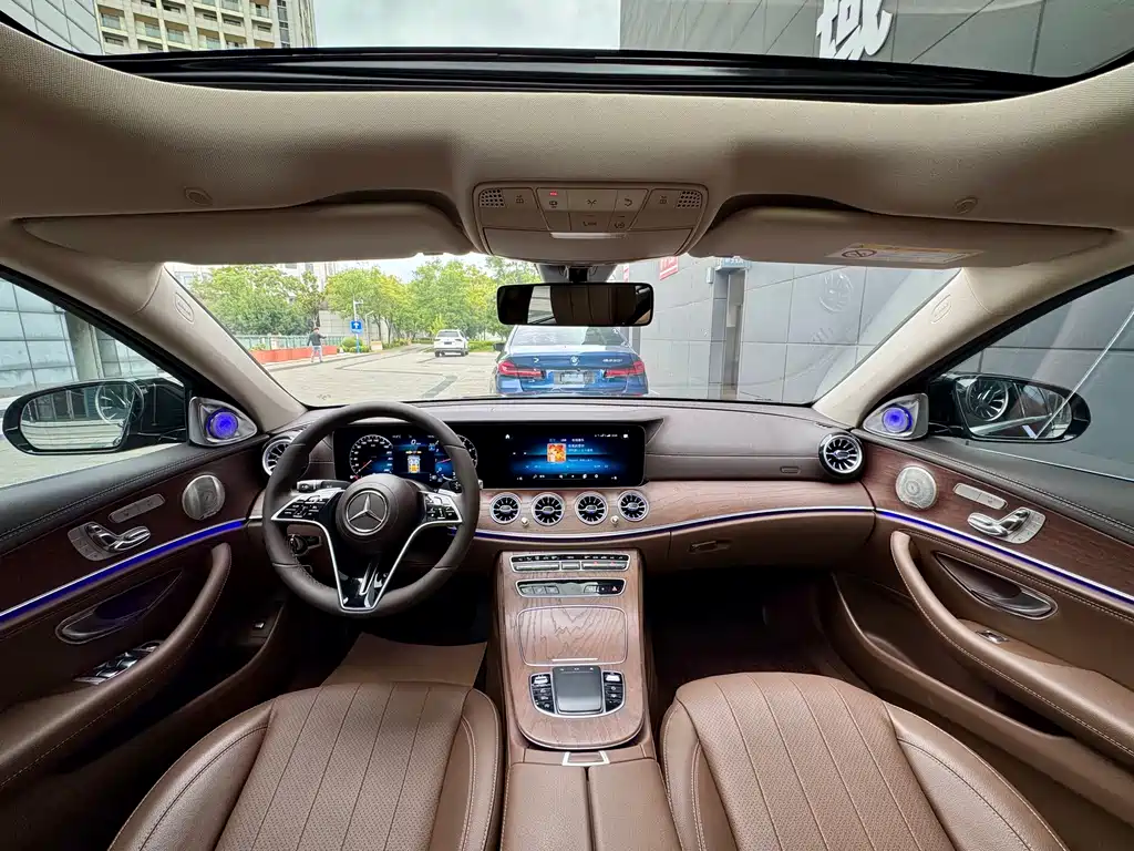Mercedes-Benz E-Class — миниатюра 5