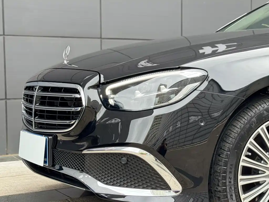Mercedes-Benz E-Class — миниатюра 12