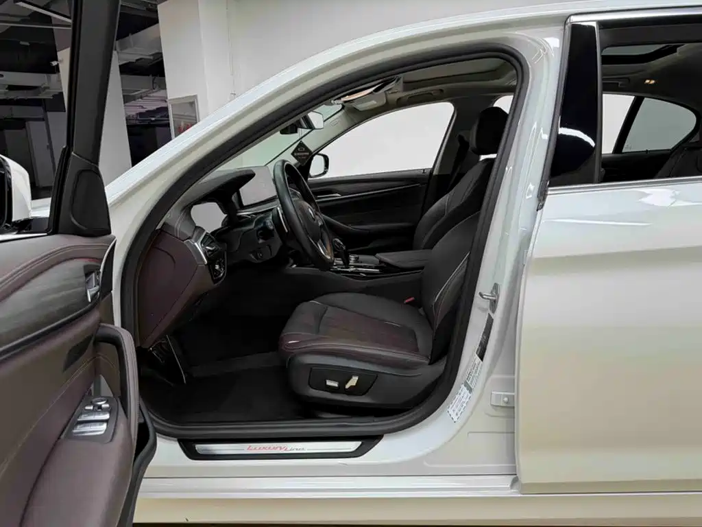 BMW 5 Series — миниатюра 21
