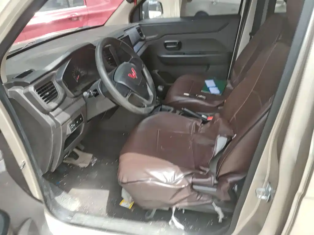 Wuling Hongguang V — миниатюра 6