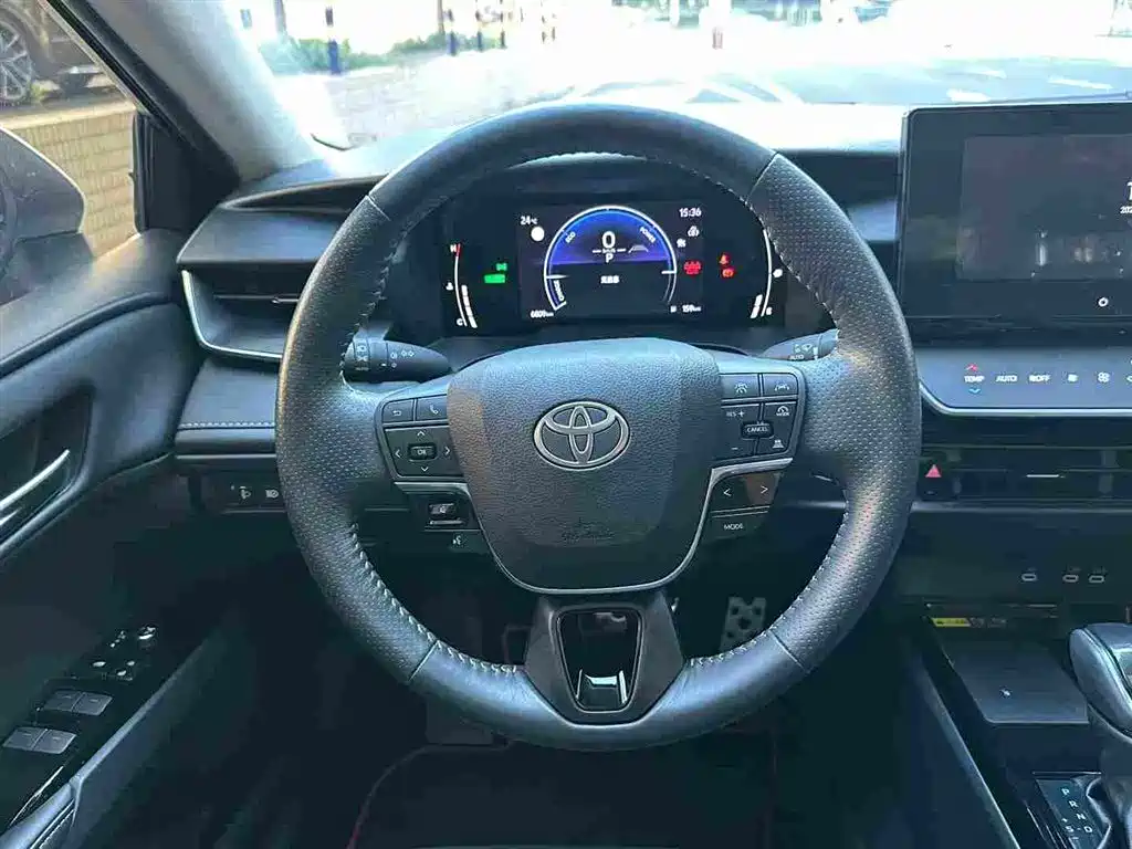 Toyota Camry — миниатюра 6