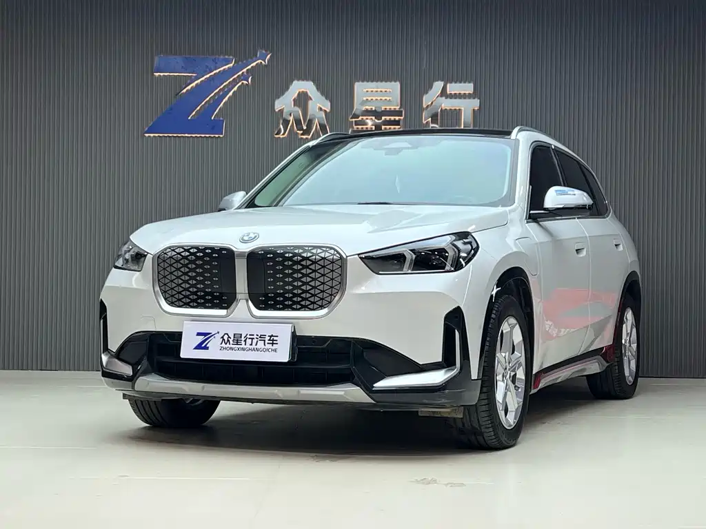BMW iX1